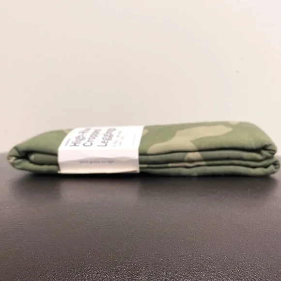 Old Navy Green Camo Camouflage High Rise Cropped Leggings NWT Small TALL - Picture 6 of 7